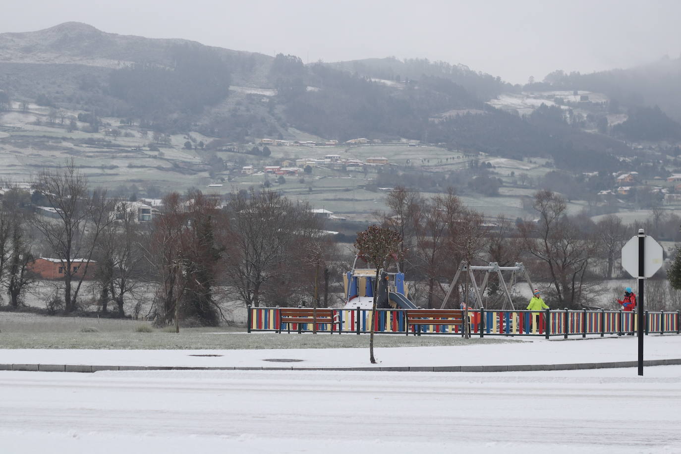 La borrasca deja nevadas y mucho frío en la región, que permanecerá en alerta todo el fin de semana.