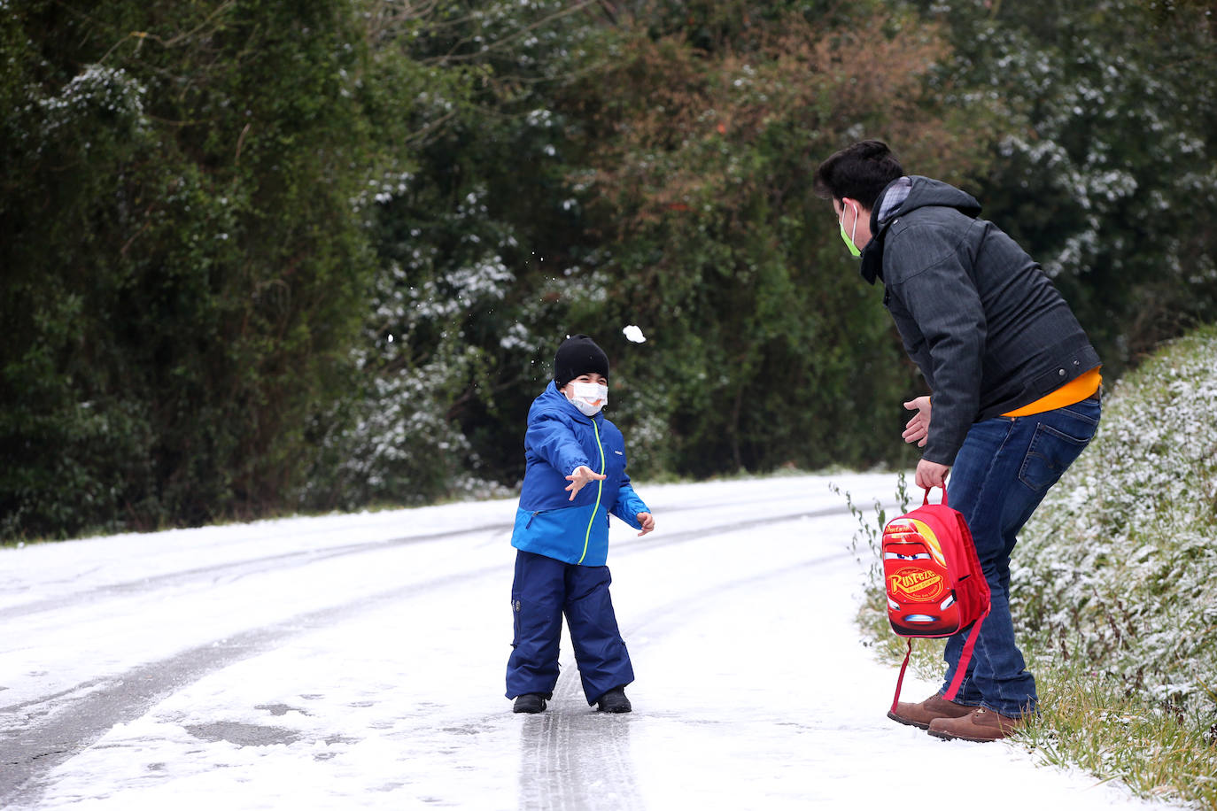 La borrasca deja nevadas y mucho frío en la región, que permanecerá en alerta todo el fin de semana.