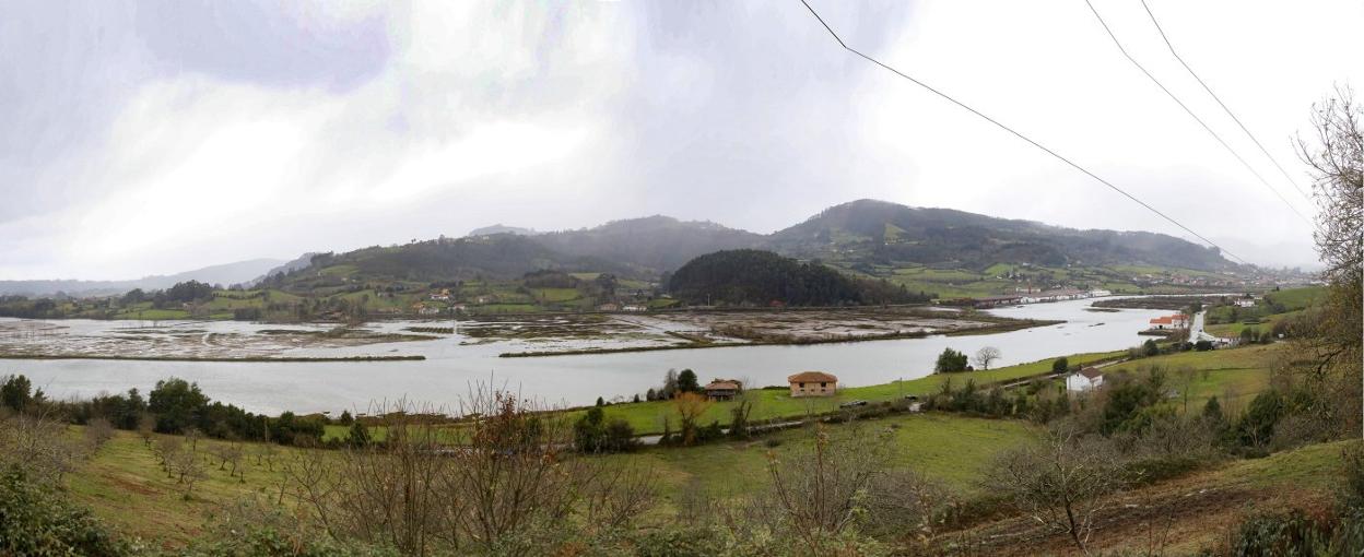 Las obras para dotar de saneamiento a los pueblos de las márgenes de la ría de Villaviciosa serán fundamentales para acabar con su contaminación. 