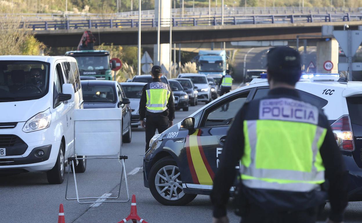 Control de la Policía Nacional en Asturias. 