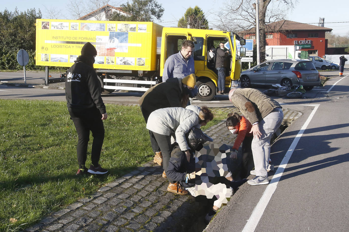 Colisionó con un turismo en la carretera N-632 en Deva, frente al restaurante El Cruce