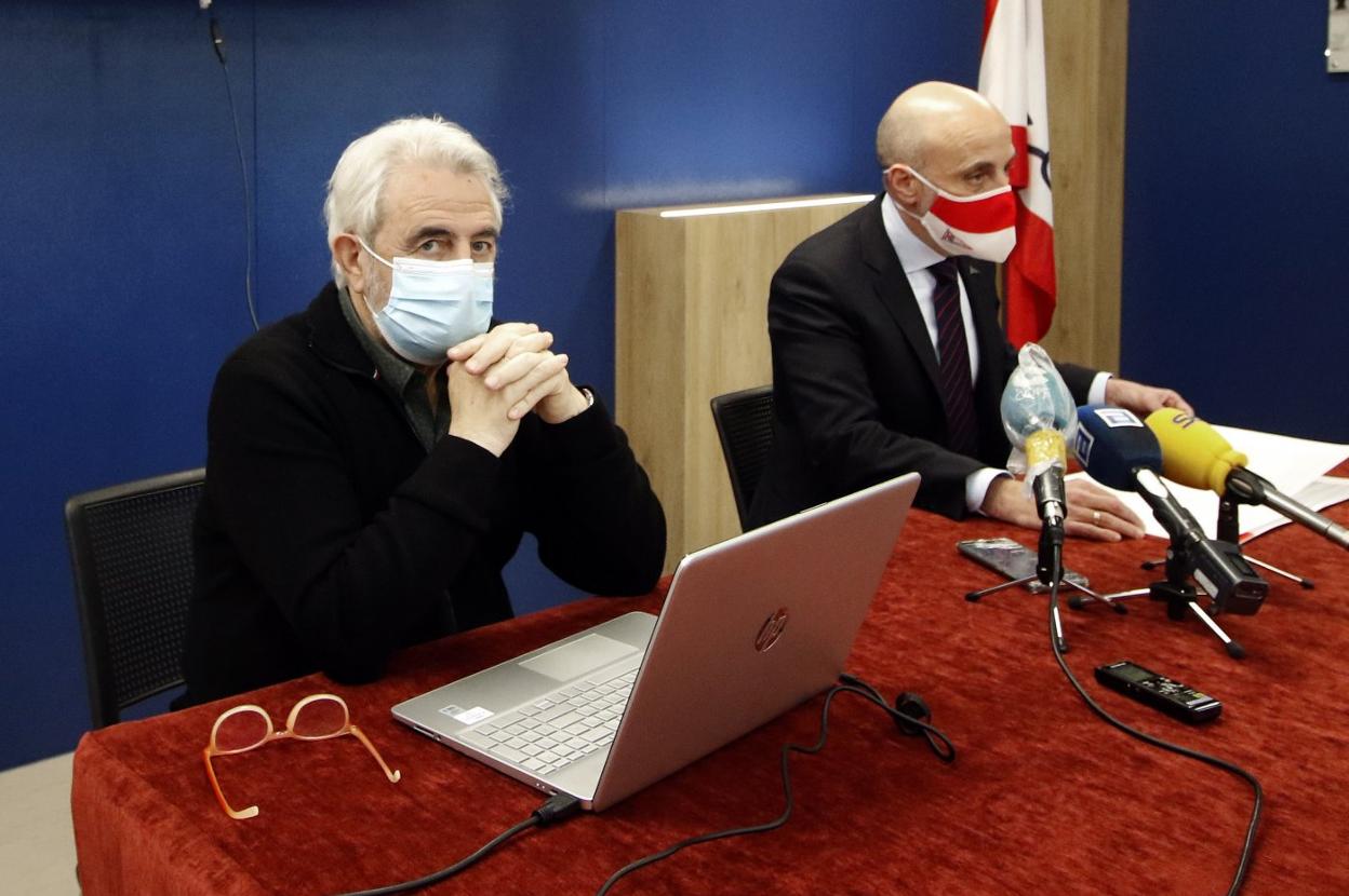 Francisco Pellicer y Antonio Corripio, durante la presentación en el Grupo del estudio sobre el Piles. 