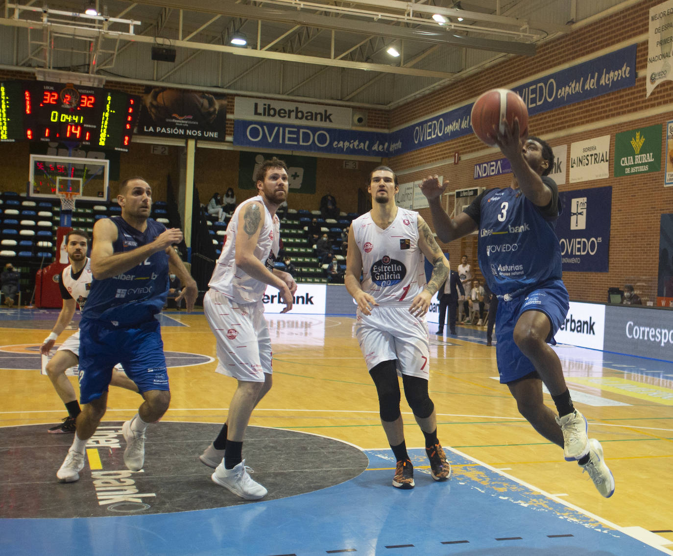 El equipo de Natxo Lezkano se impuso al Ourense tras un ajustado final en el que los gallegos estuvieron a punto de aguarle el estreno de año a los azules