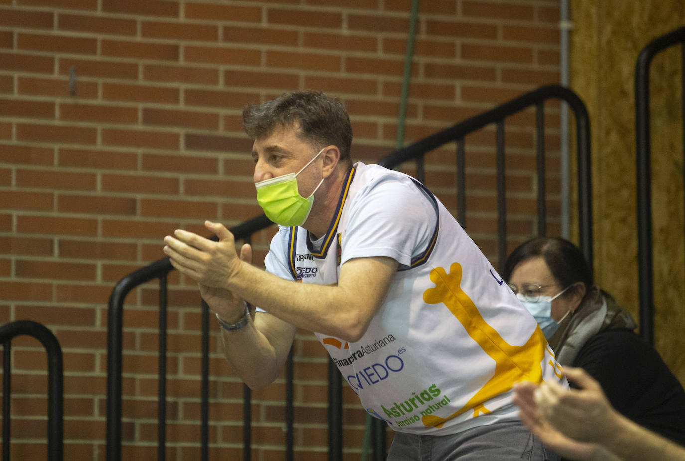 El equipo de Natxo Lezkano se impuso al Ourense tras un ajustado final en el que los gallegos estuvieron a punto de aguarle el estreno de año a los azules