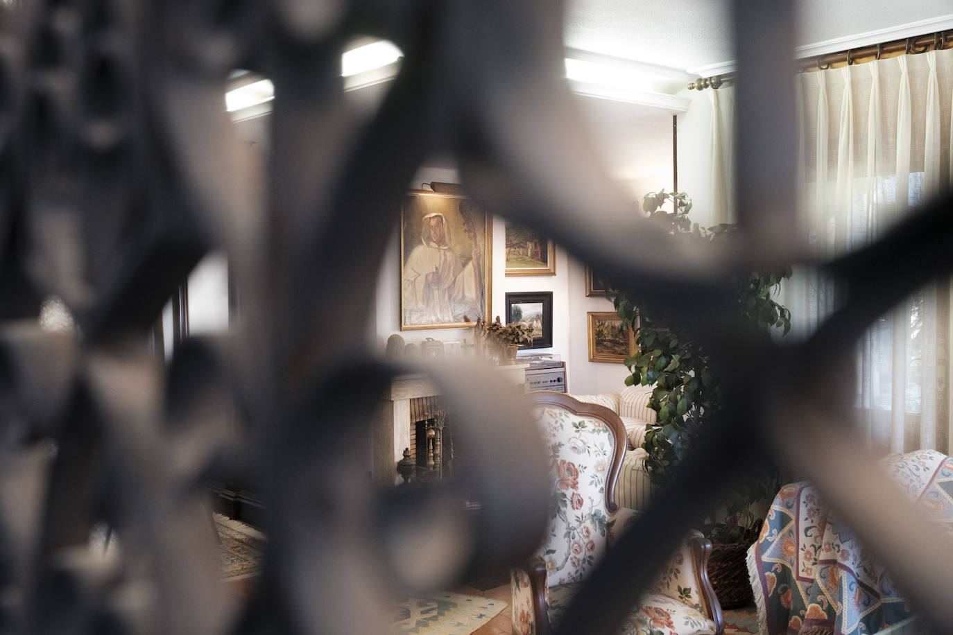 Muebles con historia. La pintora Cecilia Romero nació en la ovetense Casa del Deán Payarinos y de ella conserva enseres y objetos decorativos.