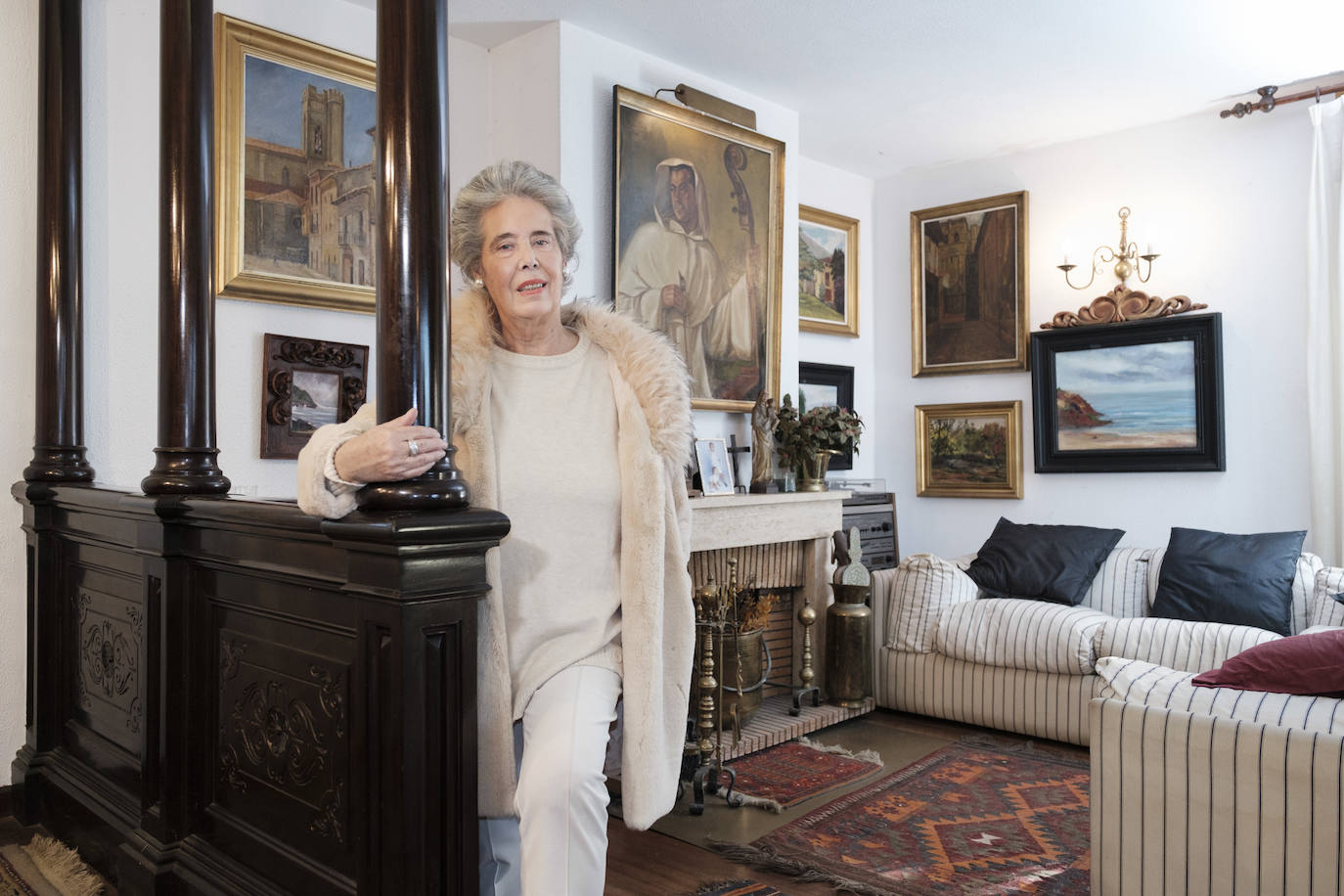 Muebles con historia. La pintora Cecilia Romero nació en la ovetense Casa del Deán Payarinos y de ella conserva enseres y objetos decorativos.