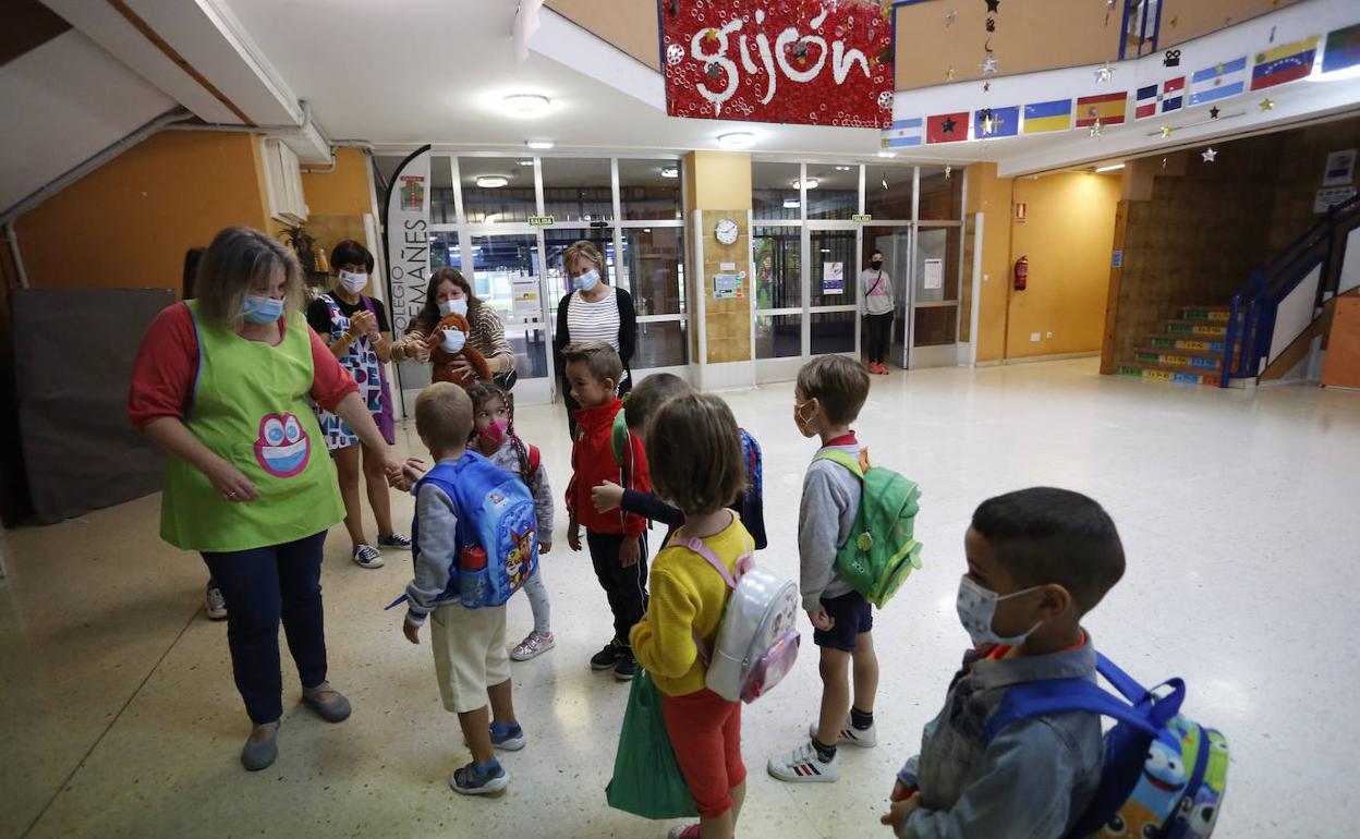 Consejera y concejal de Educación abordan el estado de los colegios del municipio