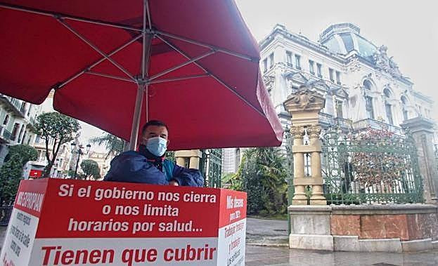 Y 'Titi' se tomó un café «cordial» con Adrián Barbón