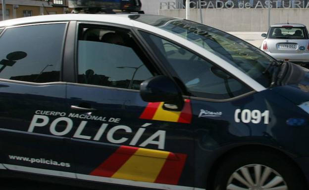 La Policía detiene a un vecino de Gijón que incumplió las normas de restricción horaria para distribuir cocaína.