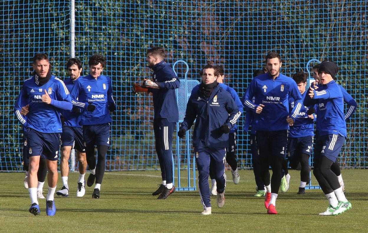 Rodri, en el centro, durante un entrenamiento esta semana en El Requexón.