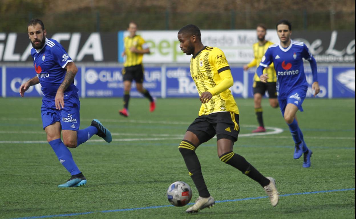 Partido entre el Oviedo B y el Covadonga el pasado mes de octubre de 2020.