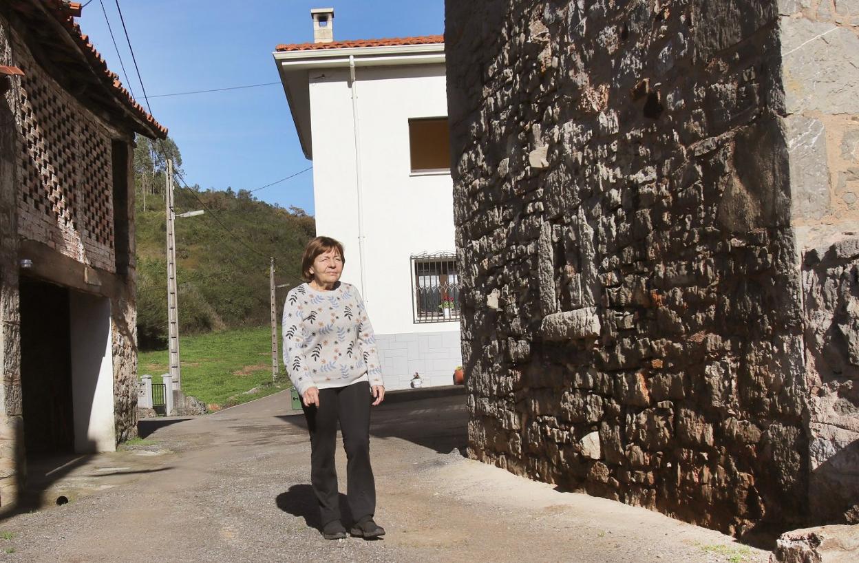 María Josefa Suárez, concejala de Las Regueras, en su casa. 