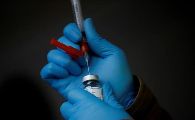 Moderna anuncia que su vacuna funciona contra las nuevas variantes
