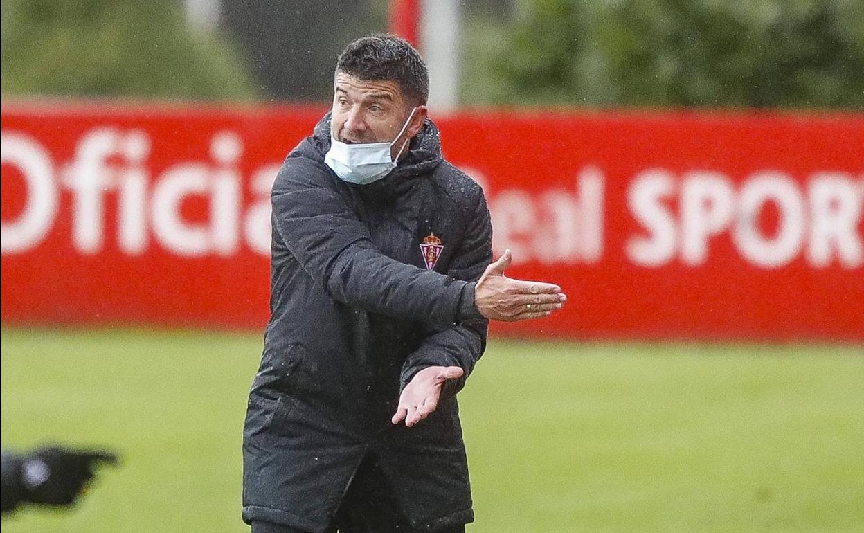 Samuel Baños, en el partido entre el Sporting B y el Oviedo B el pasado mes de diciembre de 2020.