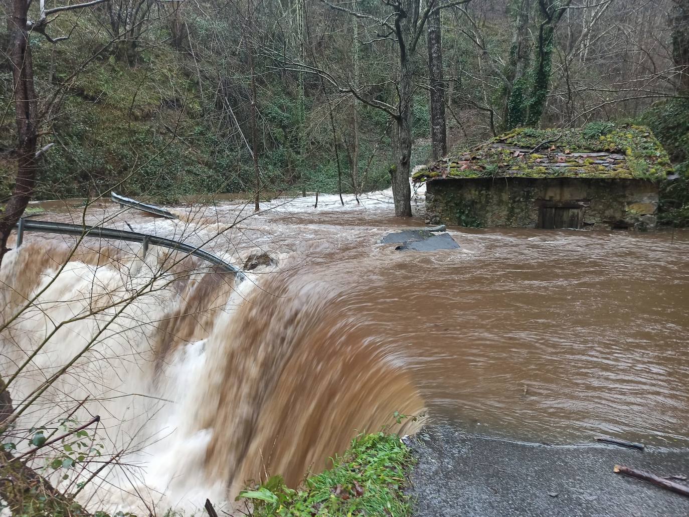 Fotos: Los estragos del deshielo y la lluvia incesante en Asturias