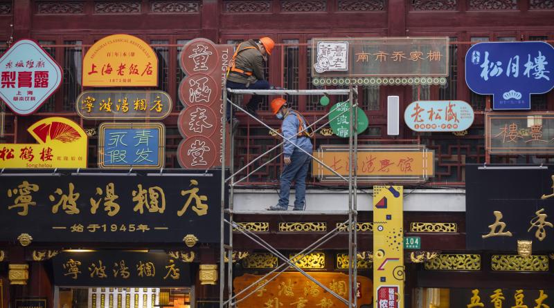 El Año Nuevo Chino comenzará oficialmente el viernes 12 de febrero pero las preparaciones para su llegada ya han arrancado en Shanghai dejando bonitas imágenes a su paso. 2021 será el año del buey de metal, que tomará el relevo a la rata.