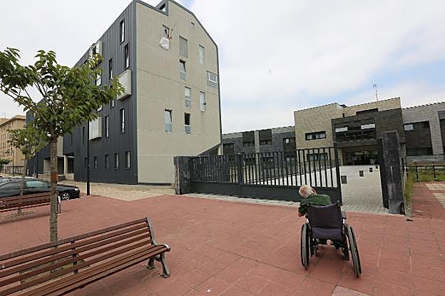 El virus vuelve a los geriátricos asturianos y contagia a residentes que ya se habían vacunado