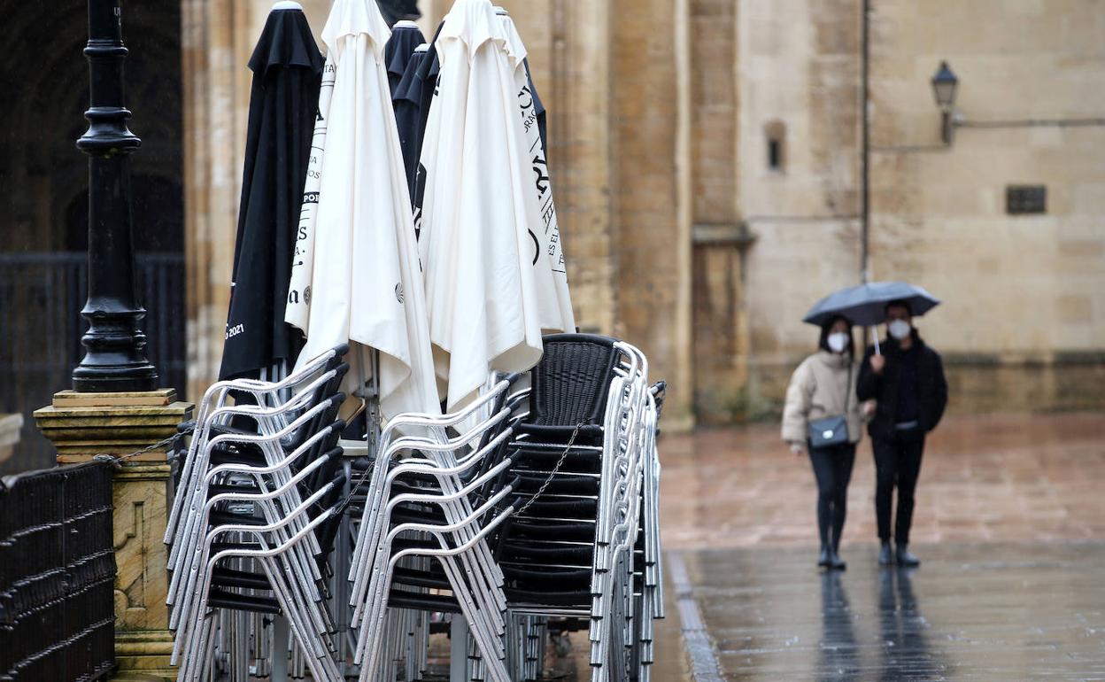 Una terraza recogida en Oviedo 