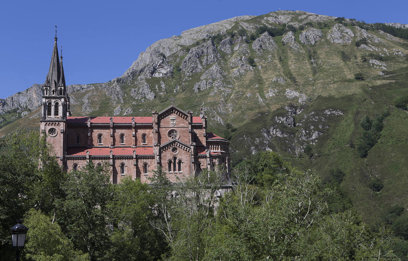 1. Basílica de Covadonga (Asturias)