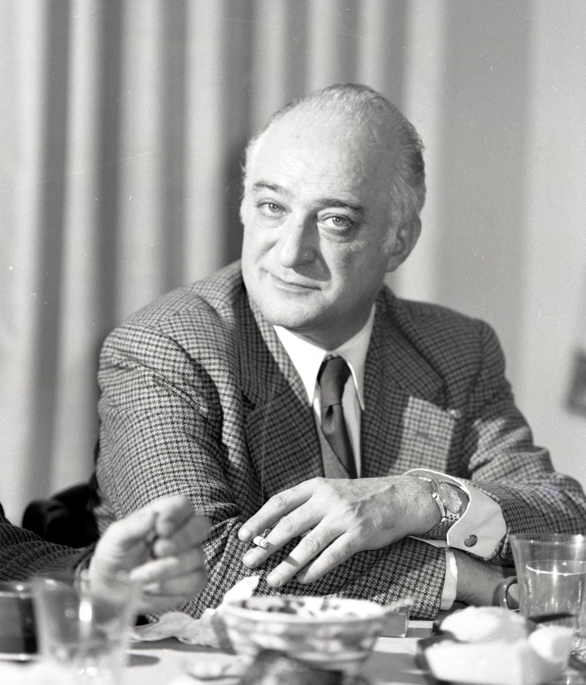 El Museo del Pueblo de Asturias suma una colección de instrumentos y utensilios de la Farmacia y Laboratorio «Castillo», que incluye antiguo material de publicidad y una colección de fotografías y películas de la vida gijonesa desde 1895 a 1972