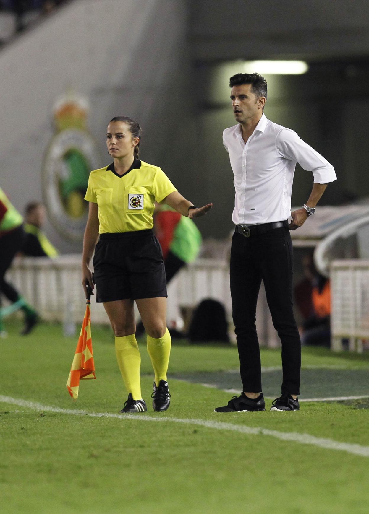 En la imagen superior, durante un entrenamiento en el campo del Tragamón. Abajo, en un partido en el Sardinero junto a Iván Ania. 