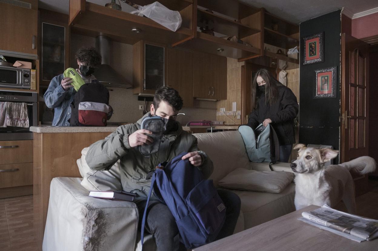 Jordán Santana, con sus hermanos. 