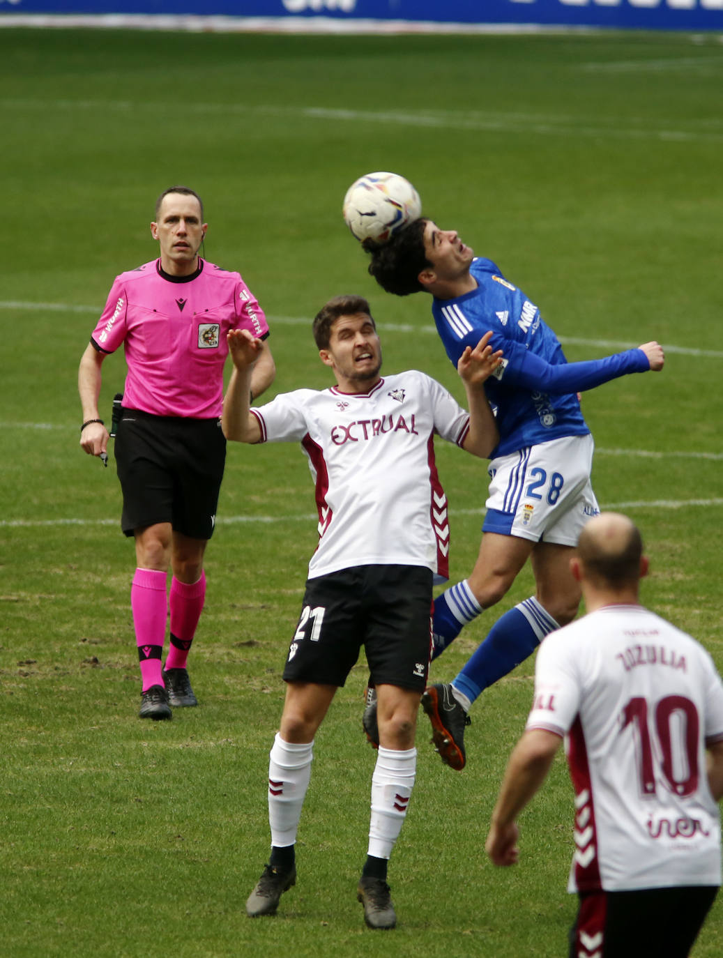 El partido entre el Real Oviedo y el Albacete en el Tartiere, que se saldó con victoria manchega, en imágenes.