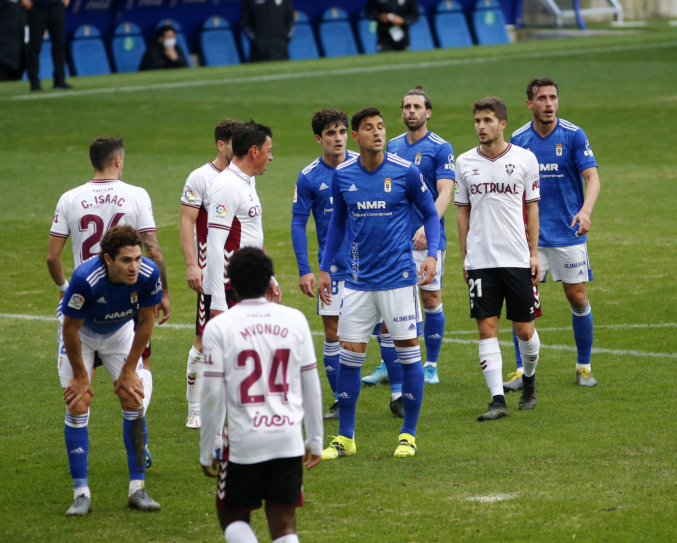El partido entre el Real Oviedo y el Albacete en el Tartiere, que se saldó con victoria manchega, en imágenes.