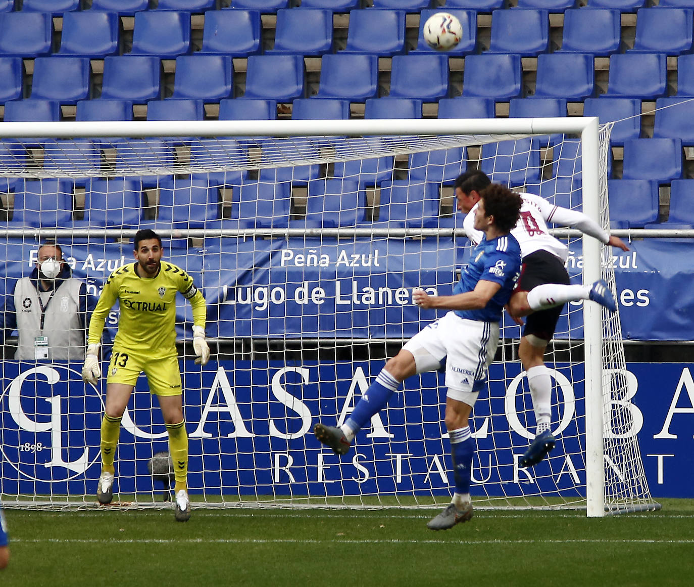 El partido entre el Real Oviedo y el Albacete en el Tartiere, que se saldó con victoria manchega, en imágenes.