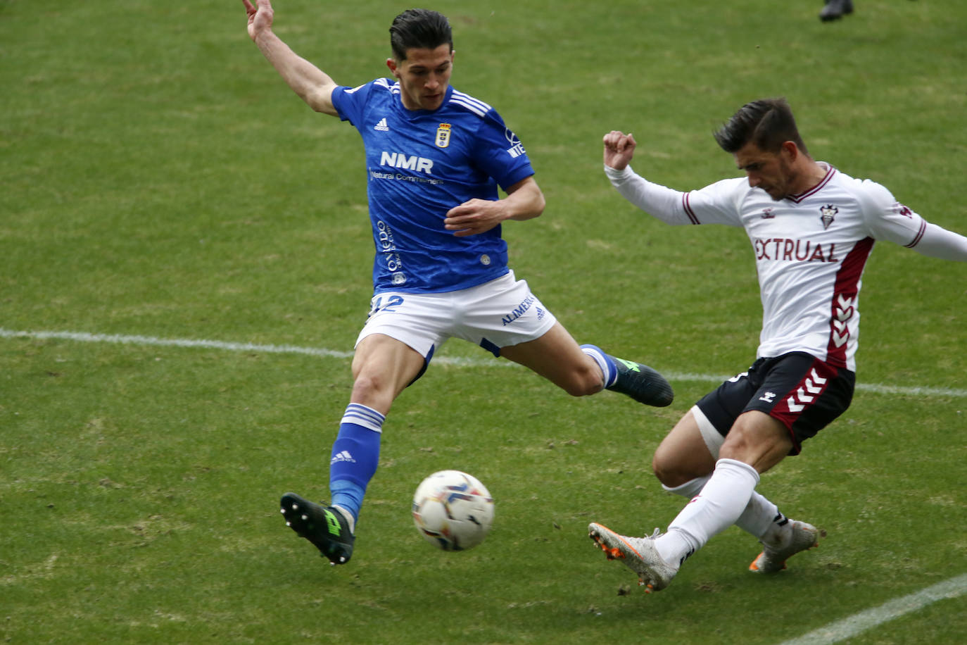El partido entre el Real Oviedo y el Albacete en el Tartiere, que se saldó con victoria manchega, en imágenes.