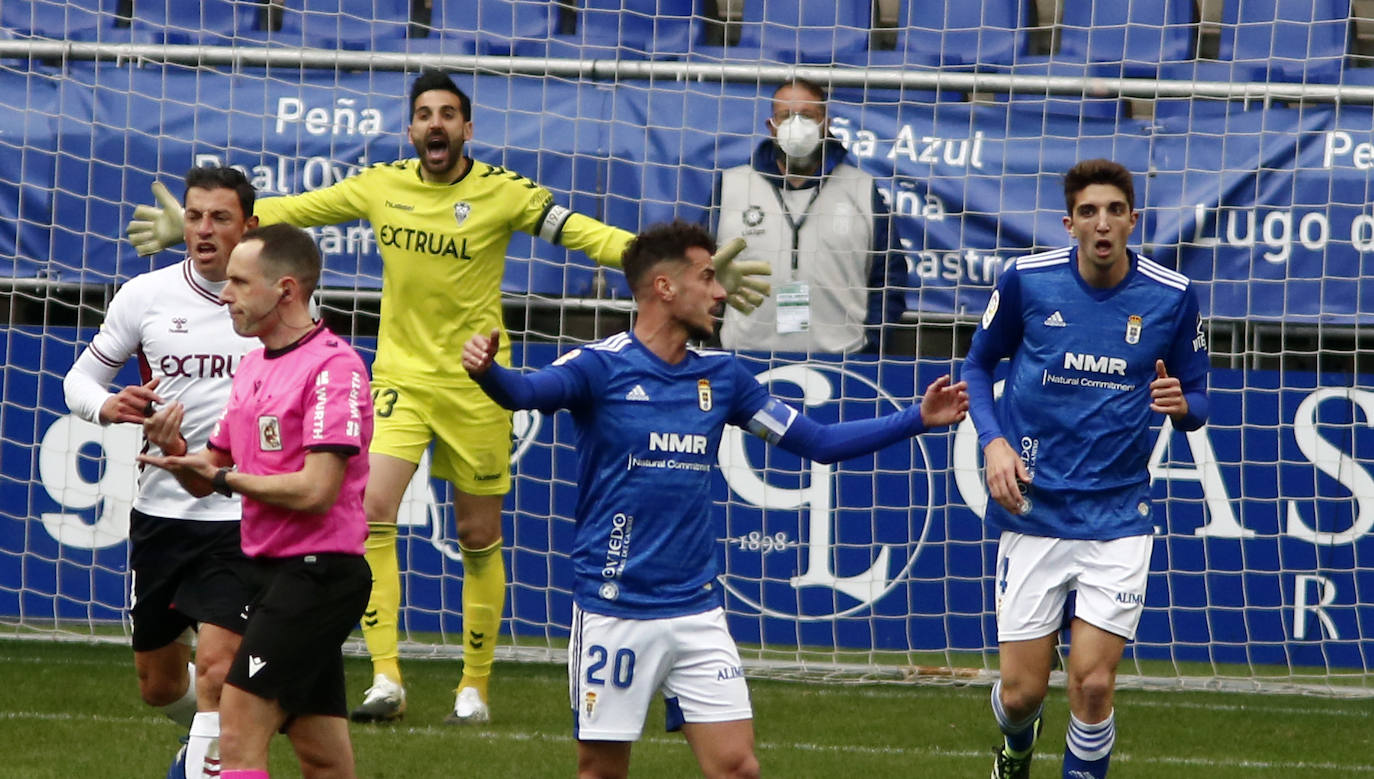 El partido entre el Real Oviedo y el Albacete en el Tartiere, que se saldó con victoria manchega, en imágenes.