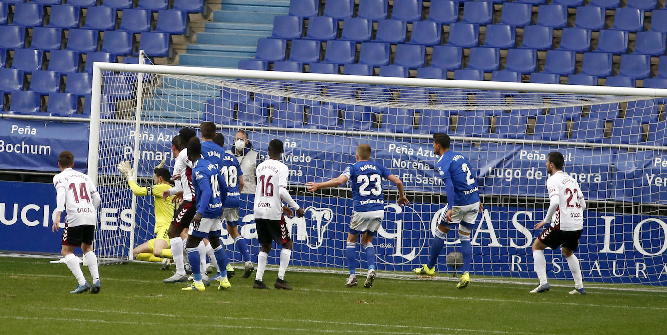 El partido entre el Real Oviedo y el Albacete en el Tartiere, que se saldó con victoria manchega, en imágenes.