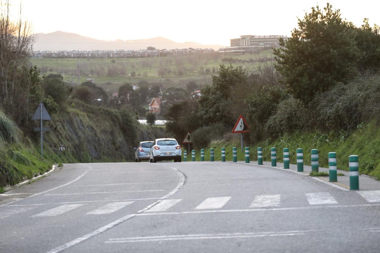 Tramo de la carretera COR-308 en el que se actuará a partir del lunes para anular el riesgo de argayos. 