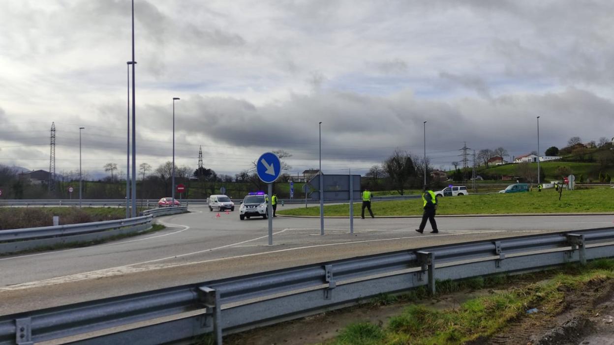 Uno de los controles se situó ayer por la mañana en La Espina. 