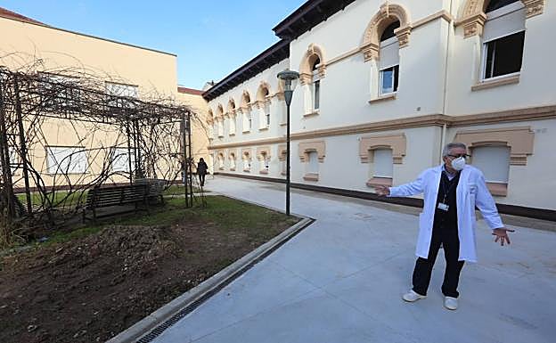 El Hospital Avilés destina un ala de hospitalización con 24 camas a pacientes covid 