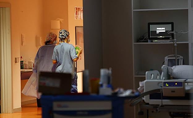 Asturias alcanza las 100 personas ingresadas en la UCI en una jornada con 333 casos más