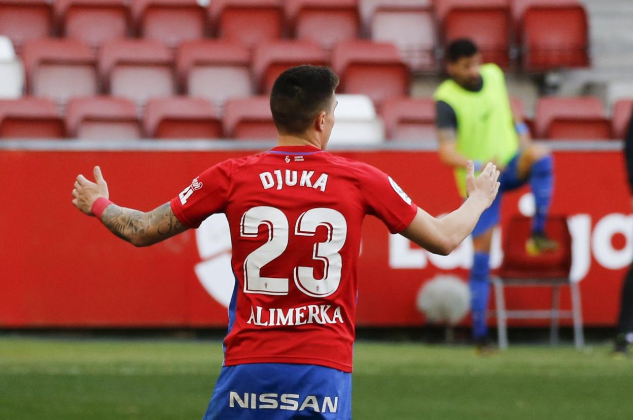 Djurdjevic, lamentándose tras una acción del encuentro del domingo ante el Cartagena. 