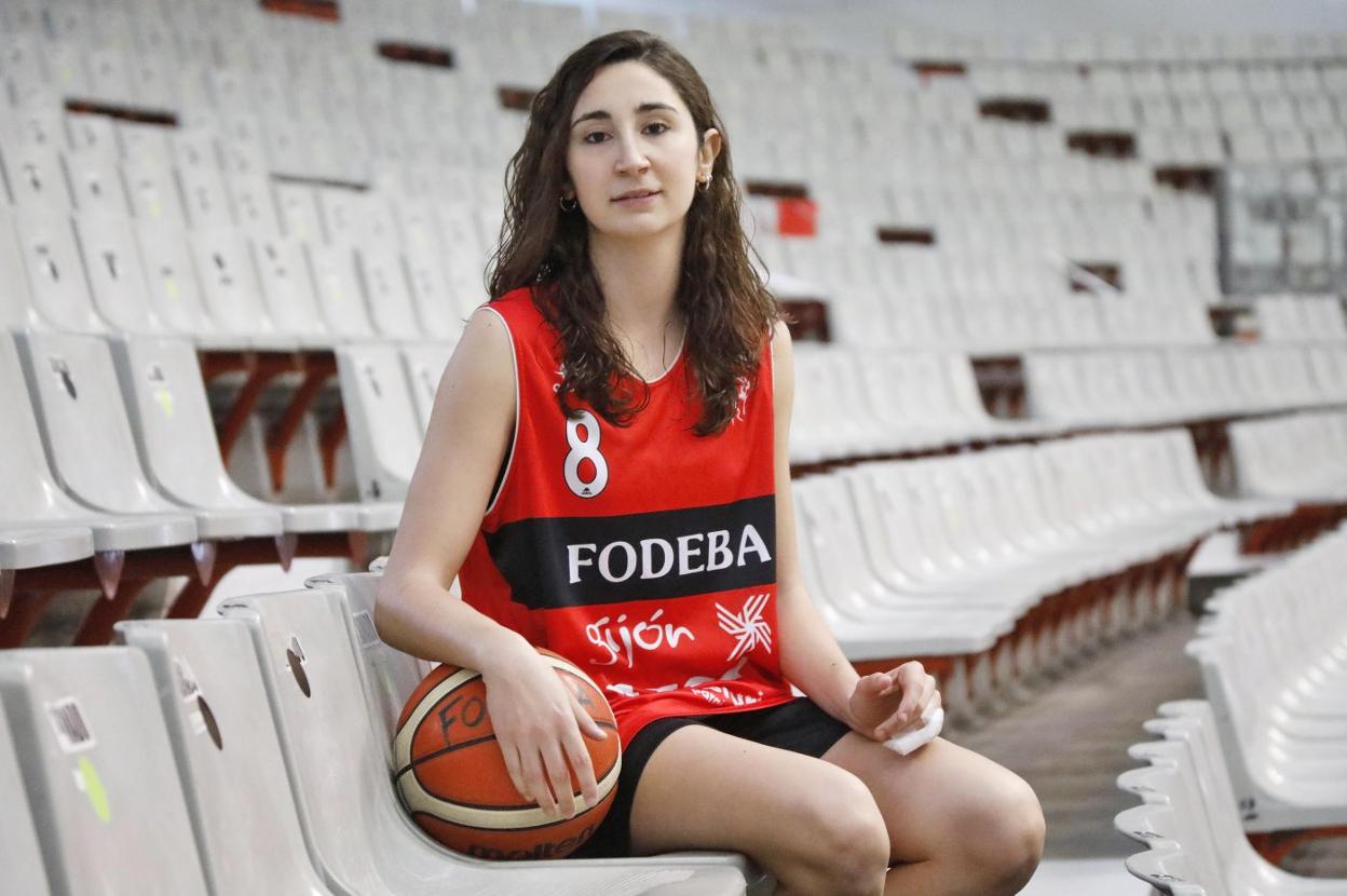 Marta Frechilla, en las gradas del Palacio de Deportes, donde entrena con su equipo. 