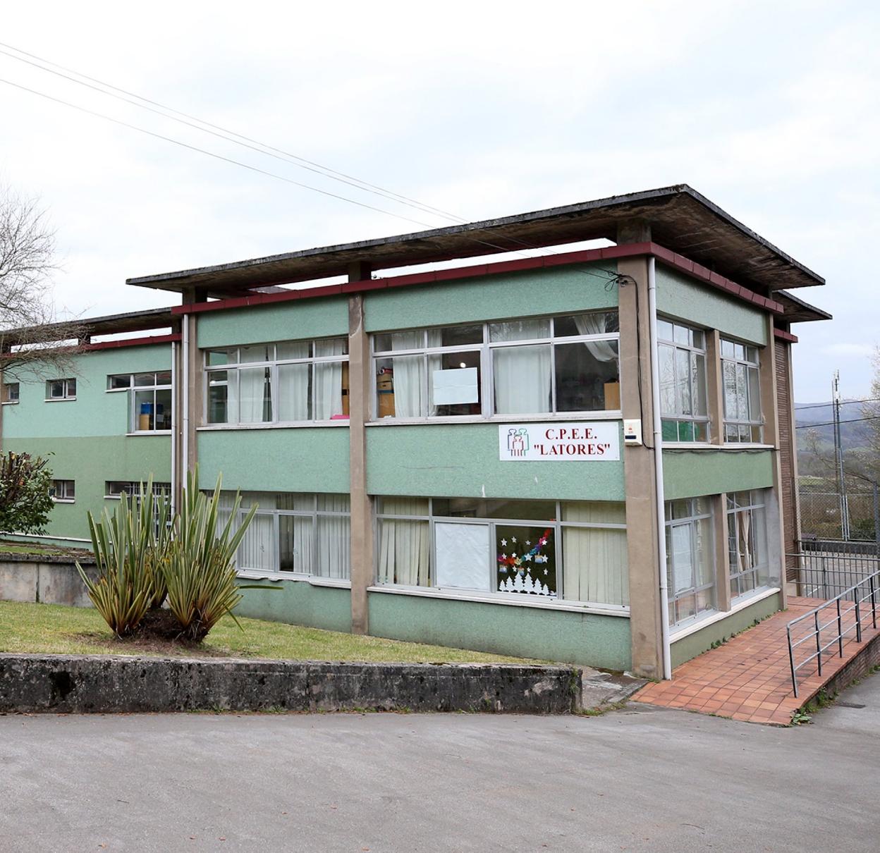 El edificio del Centro de Educación Especial en Latores. 
