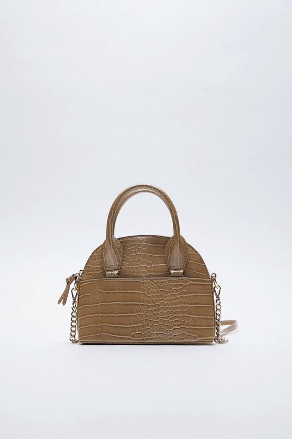 Bolso mini bowling con estampado animal de Zara, 17,95 euros.