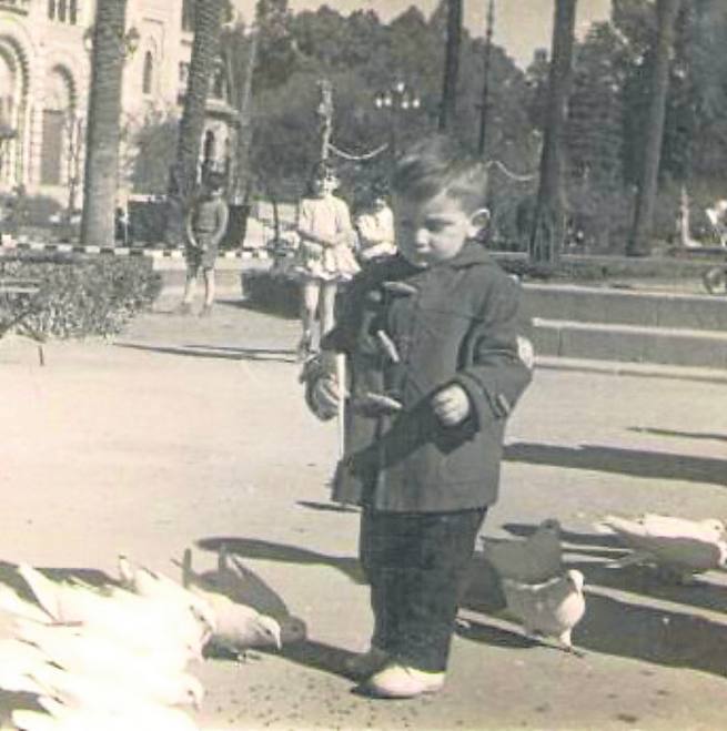 1958. En el parque de María Luisa de Sevilla, adonde fue después de que su padre, marino mercante, embarcara en Cádiz. 