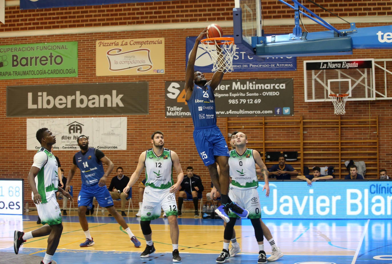 Fotos: El Liberbank Oviedo Baloncesto - Cáceres, en imágenes