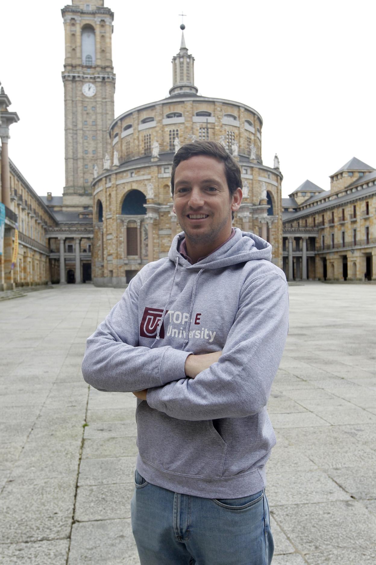 Roberto Álvarez Cadavieco, en la Universidad Laboral, impulsada por su bisabuelo Jose Maria Fernandez Olano 'El Ponticu'. 