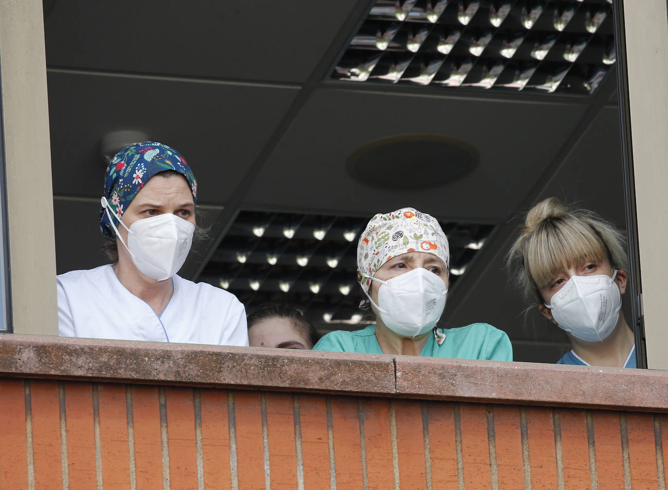 Con una honda emoción y sentimiento, compañeros y amigos del joven Pablo quisieron rendirle homenaje a las puertas de su centro de trabajo, el Hospital de Jove