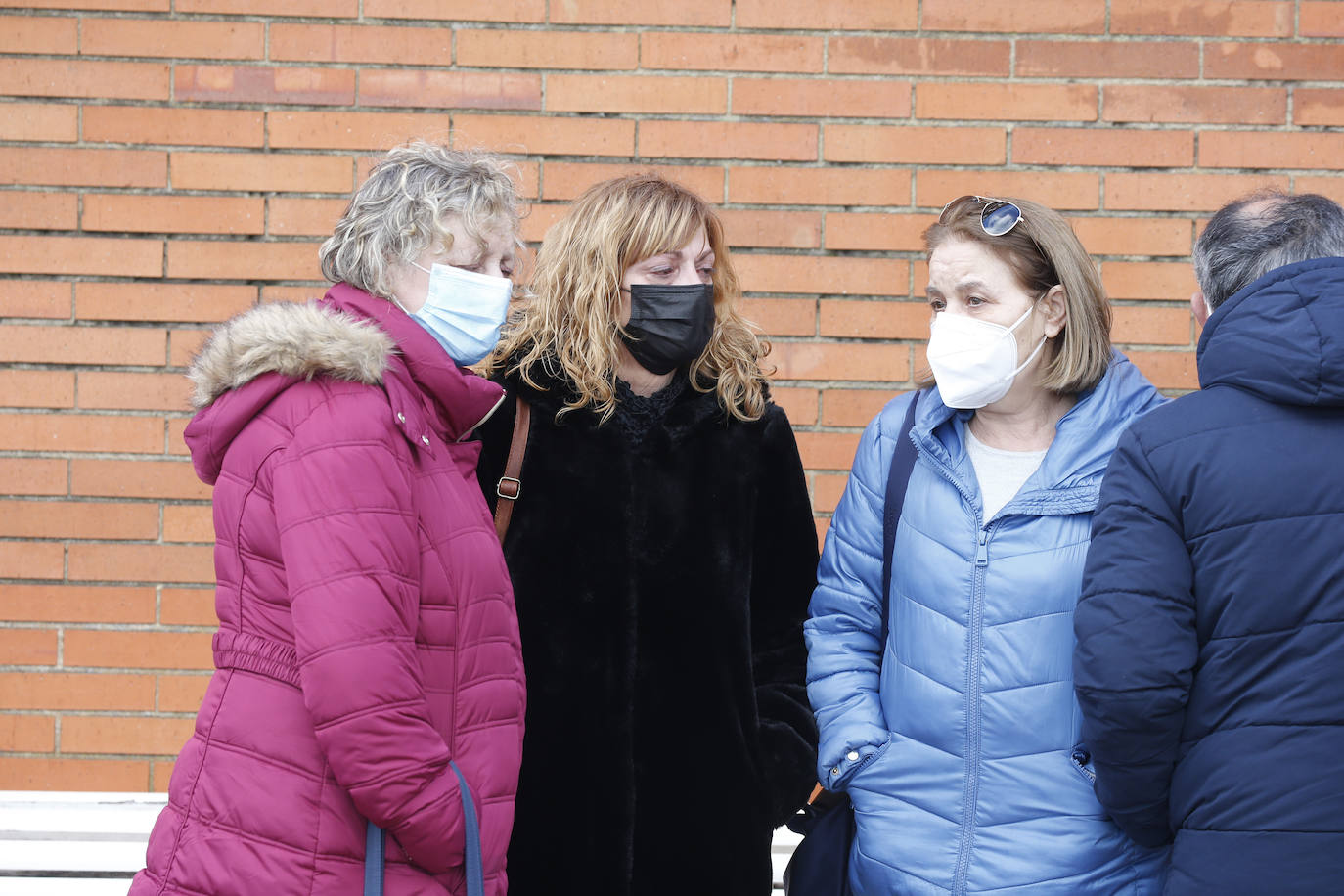 Con una honda emoción y sentimiento, compañeros y amigos del joven Pablo quisieron rendirle homenaje a las puertas de su centro de trabajo, el Hospital de Jove