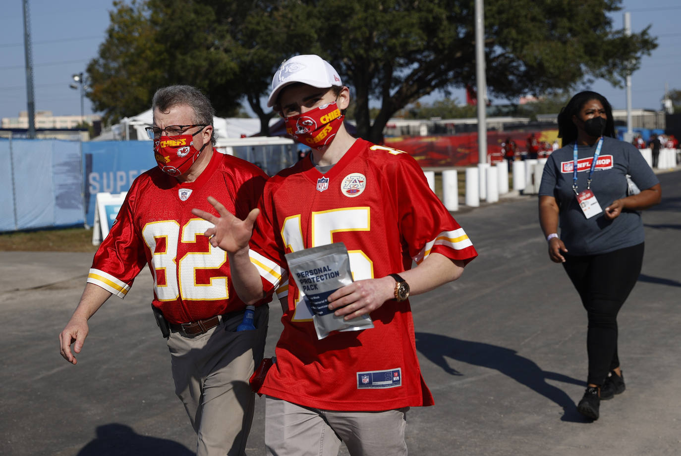 La Super Bowl de la pandemia terminó, en lo deportivo, con una aplastante y merecida victoria de los Buccaneers de Tampa sobre los Chiefs de Kansas City, por 31 a 9, que les vale a los de Florida su segundo título, 19 años después del primero | The Weeknd fue el artista canadiense encargado de protagonizar el espectáculo del intermedio