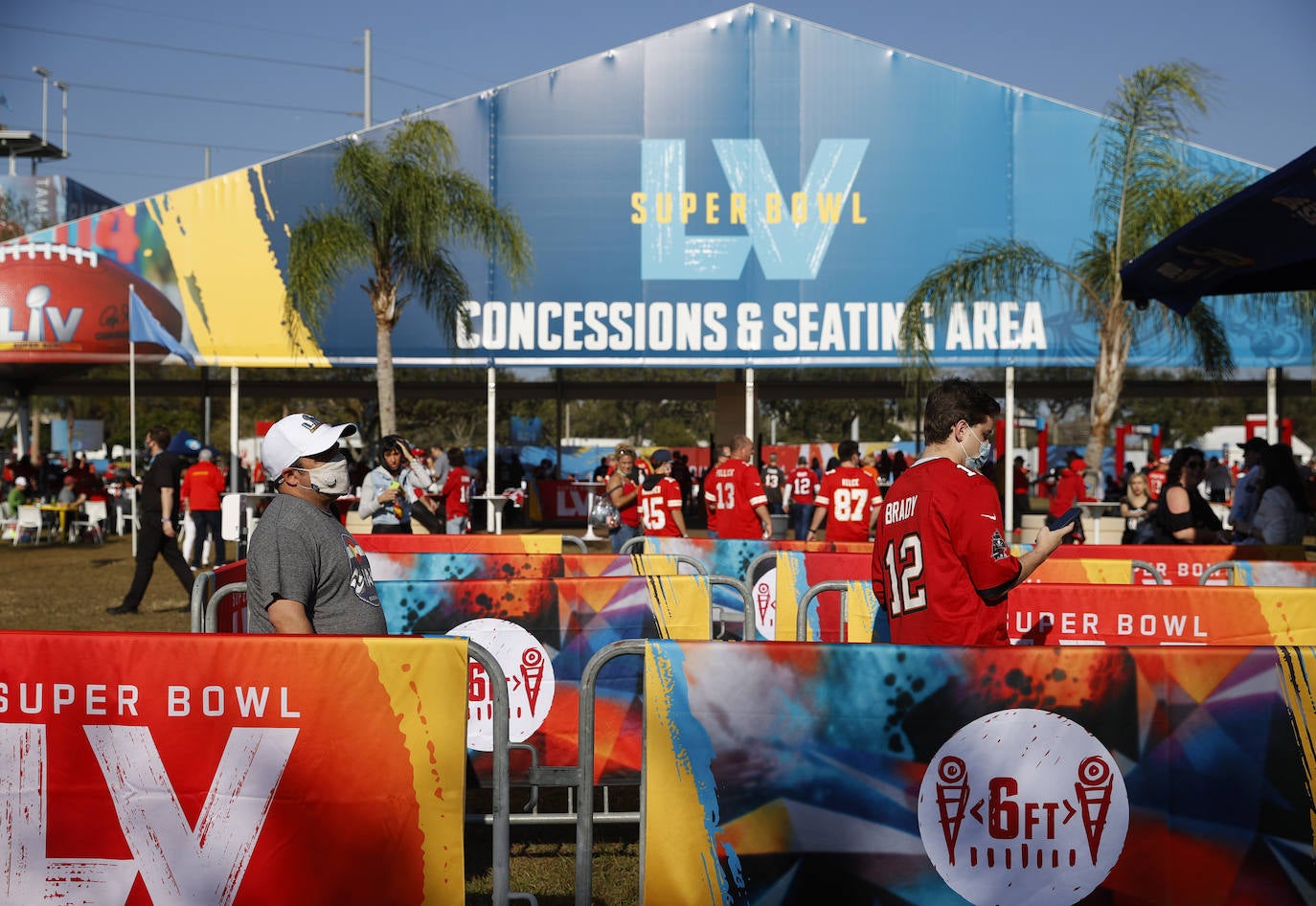 La Super Bowl de la pandemia terminó, en lo deportivo, con una aplastante y merecida victoria de los Buccaneers de Tampa sobre los Chiefs de Kansas City, por 31 a 9, que les vale a los de Florida su segundo título, 19 años después del primero | The Weeknd fue el artista canadiense encargado de protagonizar el espectáculo del intermedio