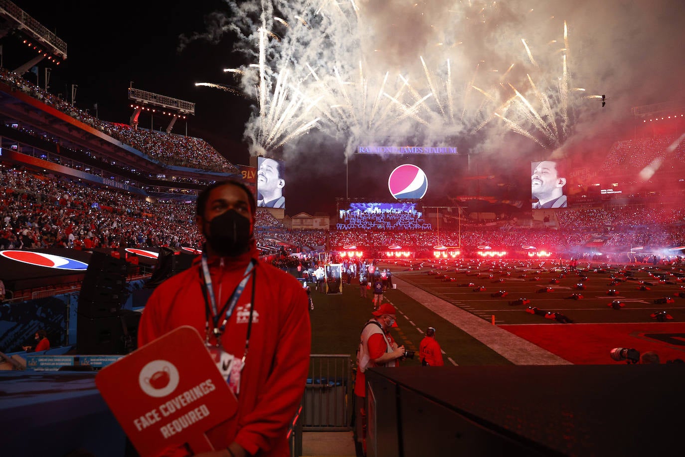 La Super Bowl de la pandemia terminó, en lo deportivo, con una aplastante y merecida victoria de los Buccaneers de Tampa sobre los Chiefs de Kansas City, por 31 a 9, que les vale a los de Florida su segundo título, 19 años después del primero | The Weeknd fue el artista canadiense encargado de protagonizar el espectáculo del intermedio