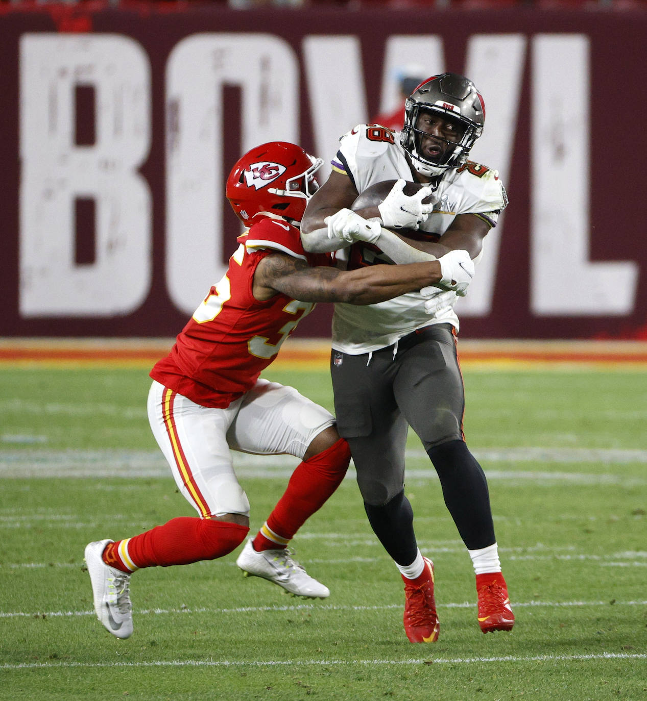 La Super Bowl de la pandemia terminó, en lo deportivo, con una aplastante y merecida victoria de los Buccaneers de Tampa sobre los Chiefs de Kansas City, por 31 a 9, que les vale a los de Florida su segundo título, 19 años después del primero | The Weeknd fue el artista canadiense encargado de protagonizar el espectáculo del intermedio