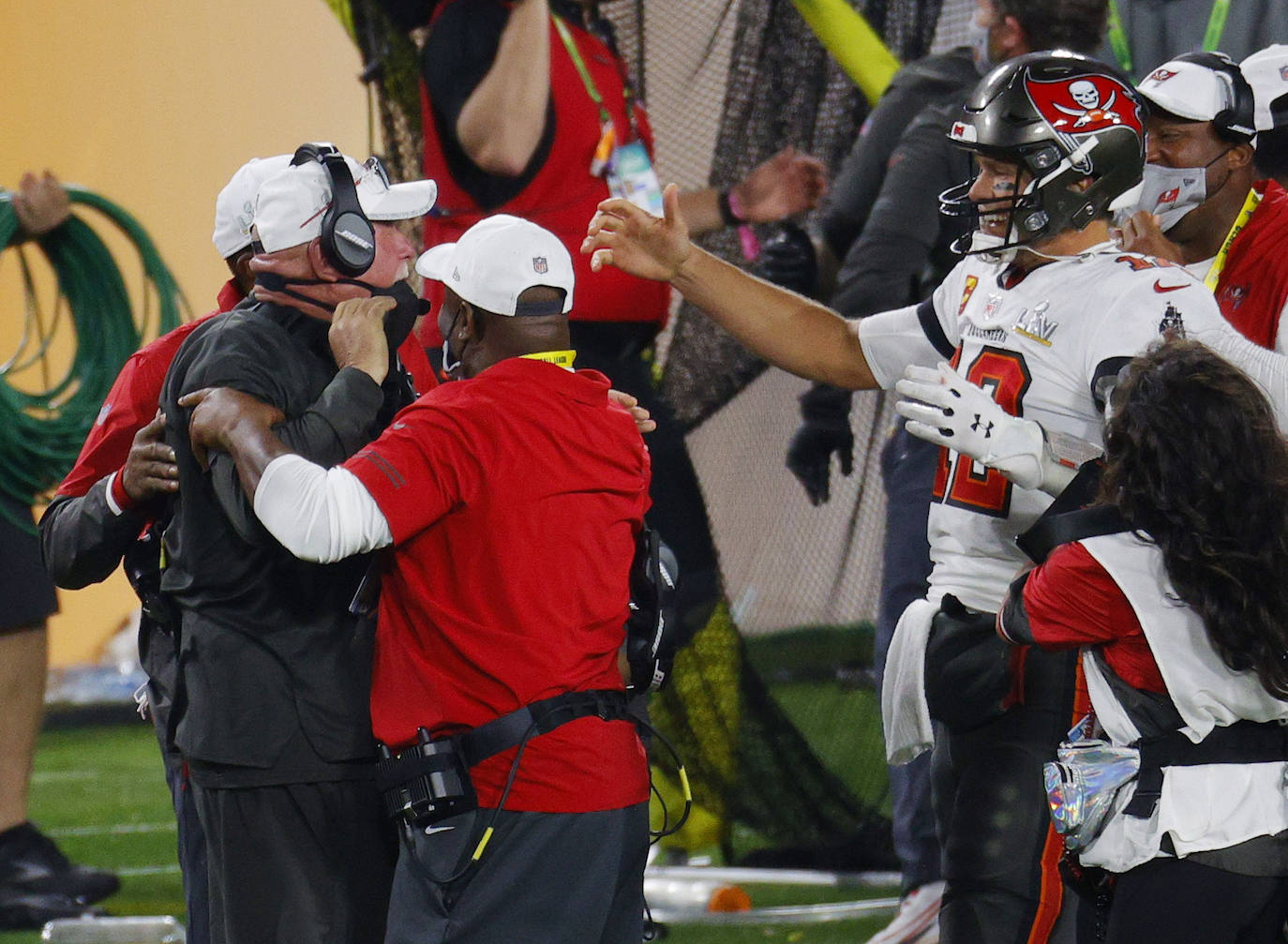 La Super Bowl de la pandemia terminó, en lo deportivo, con una aplastante y merecida victoria de los Buccaneers de Tampa sobre los Chiefs de Kansas City, por 31 a 9, que les vale a los de Florida su segundo título, 19 años después del primero | The Weeknd fue el artista canadiense encargado de protagonizar el espectáculo del intermedio